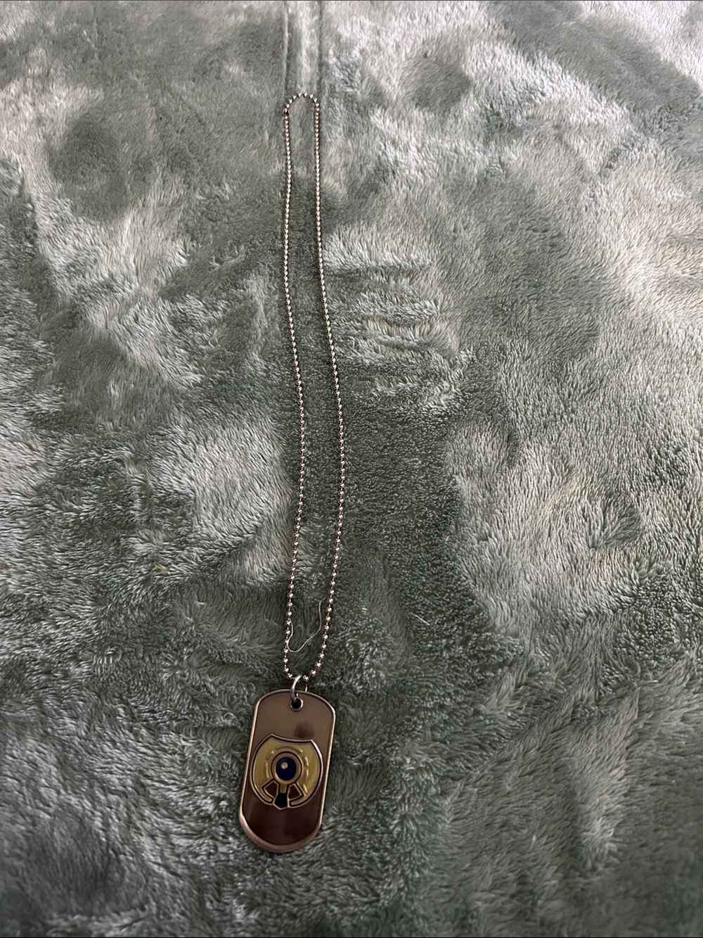 Silver Dog Tag Necklace with Gold Accent and Dark Center..


MINT CONDITION!!!